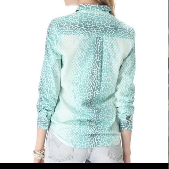 Equipment Femme Ombre Green Animal Print Top – Size Large - Picture 8 of 9